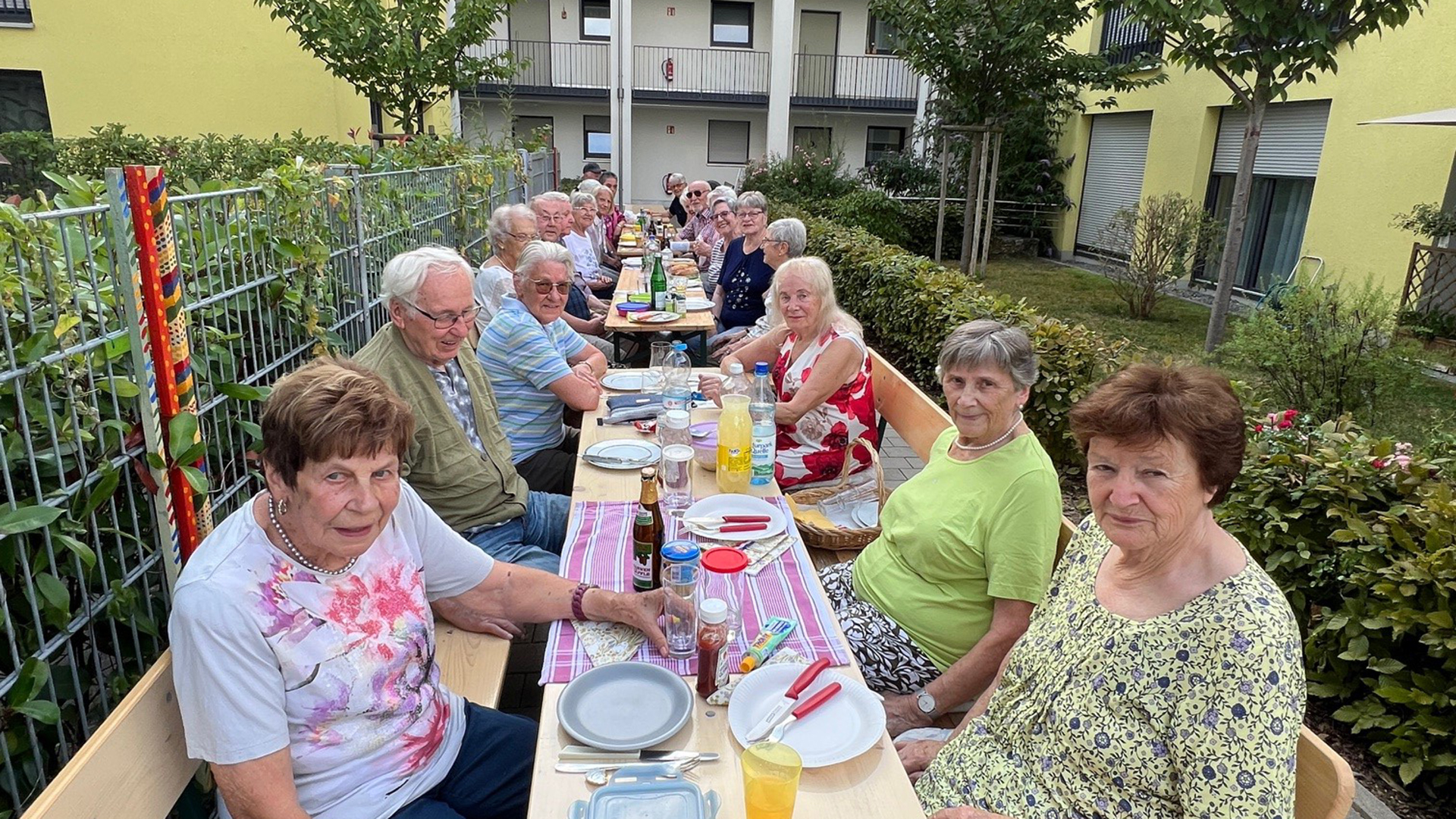 Grilltafel im Innenhof