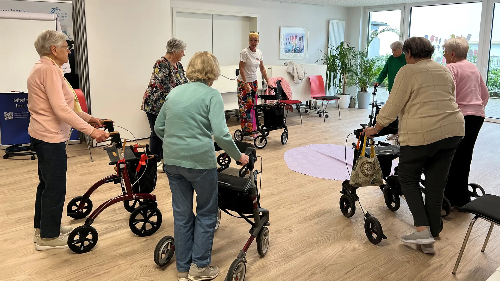 Tanz- und Bewegungsstunde mit Rollator